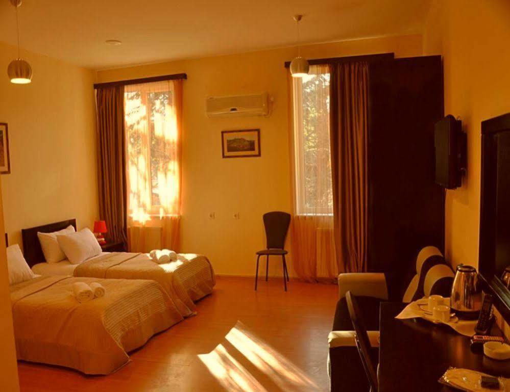 Gold Star Hotel Tbilisi Exterior photo